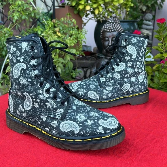 🏴󠁧󠁢󠁥󠁮󠁧󠁿 Martens England Blue Paisley Bandana Floral